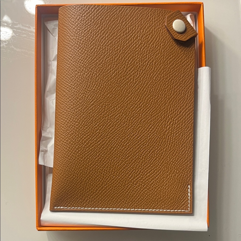Hermès Passport Holder